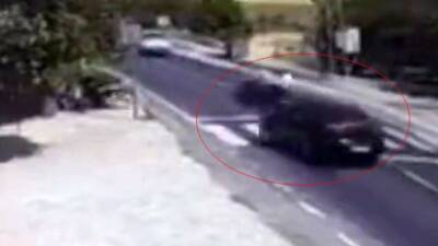 Diyarbakır'ın Çermik ilçesinde Sinek köyünde sepetli motosiklet ile otomobilin karıştığı