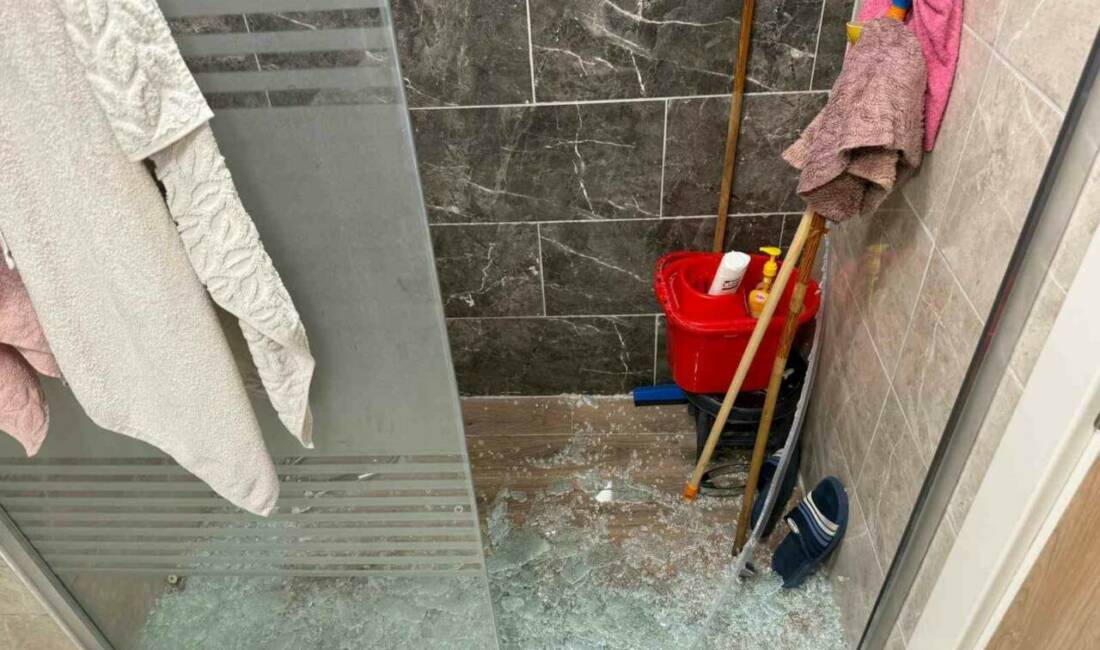 Diyarbakır'ın Bağlar ilçesinde bir kadının duş kabininin üstüne düşmesi sonucu