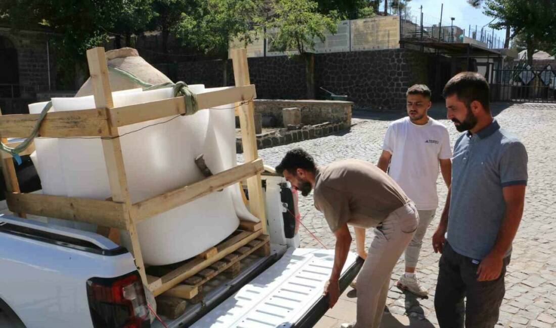 Dicle ilçesinde bir vatandaşın evinde bulunan devasa pitos, Diyarbakır Müzesi'ne