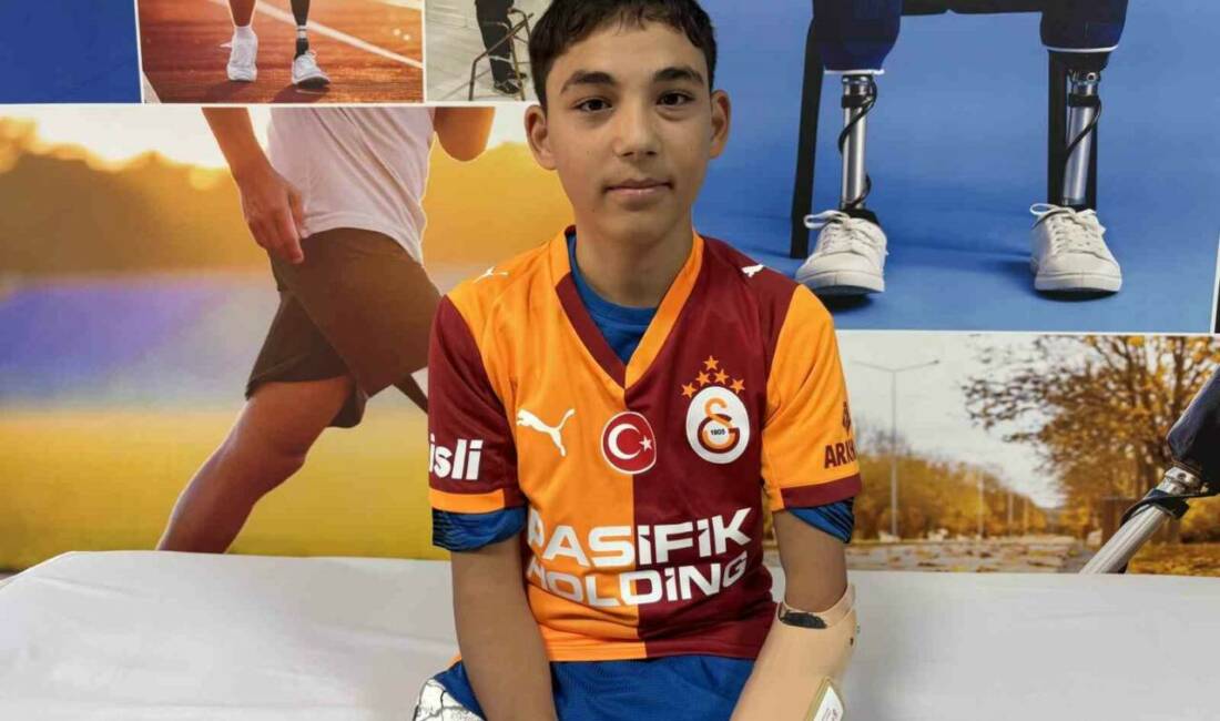 Gaziantep'te doğuştan kolu olmayan Mehmet Efe, Büyükşehir Belediye Başkanı Fatma