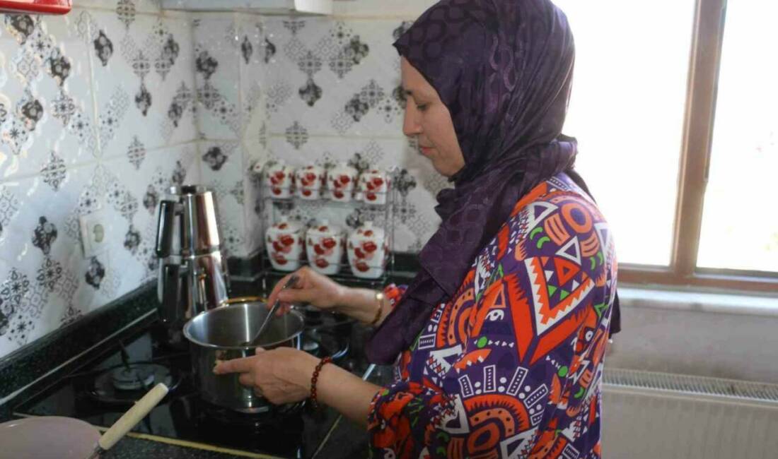 Diyarbakır'da yaşayan Zehra Şeker, ev yapımı yemeklerini sosyal medya üzerinden