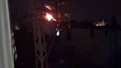 Adıyaman’ın Yeşilyurt Mahallesi'nde bir elektrik direğinde çıkan yangın itfaiye ekiplerince