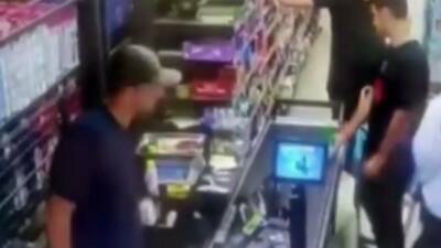 Adıyaman'da bir market soygunu yaşandı. Marketi soyan kişi elinde bıçakla