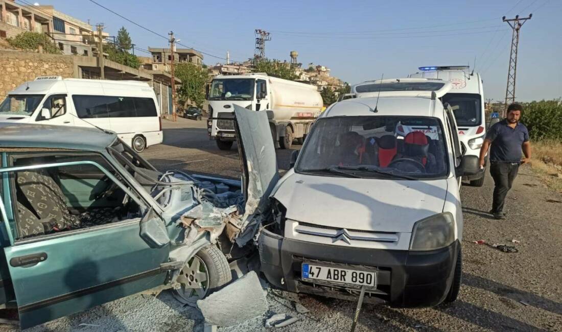 Gercüş ilçesinde meydana gelen trafik kazasında 3 kişi hafif şekilde
