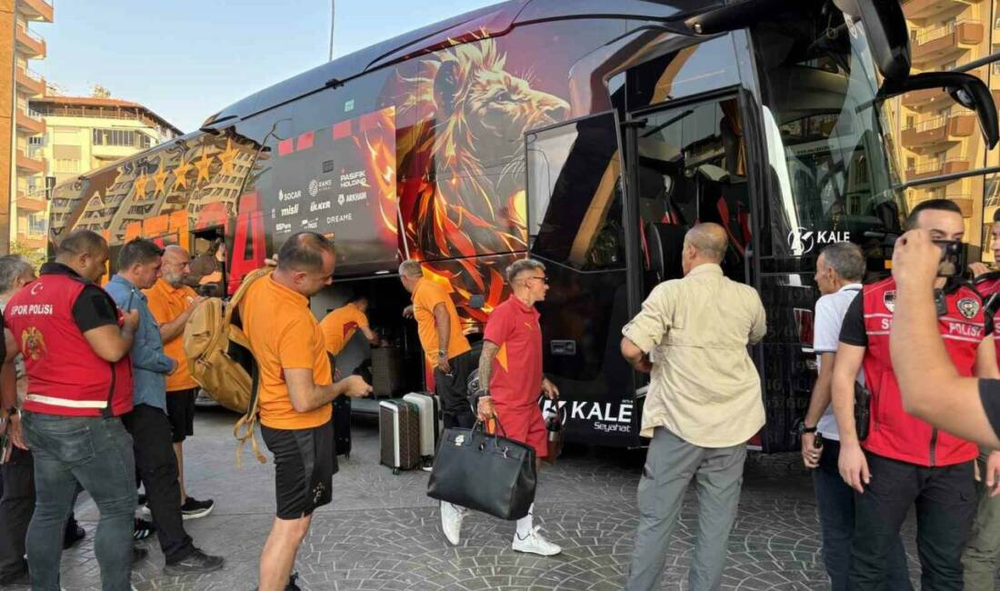 Galatasaray, Gaziantep FK ile oynayacağı maç için Gaziantep'e ulaştı. Taraftarlar,