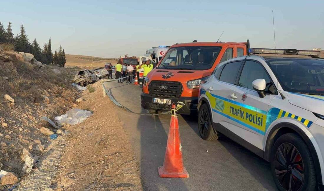 Gaziantep-Nizip karayolunda meydana gelen trafik kazasında 3 kişi hayatını kaybetti