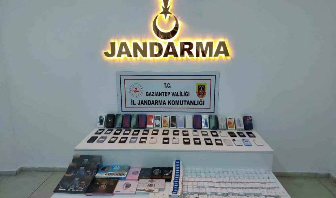 Gaziantep’te 1,5 milyon TL değerinde kaçak malzeme ele geçirildi Gaziantep'te jandarma ekiplerinin gerçekleştirdiği operasyonda, 1,5 milyon TL değerinde gümrük