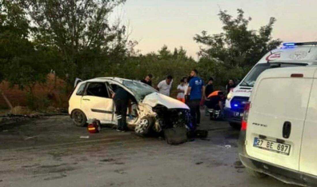 Gaziantep'te 2 otomobilin kafa kafaya çarpışması sonucu bir kişi hayatını