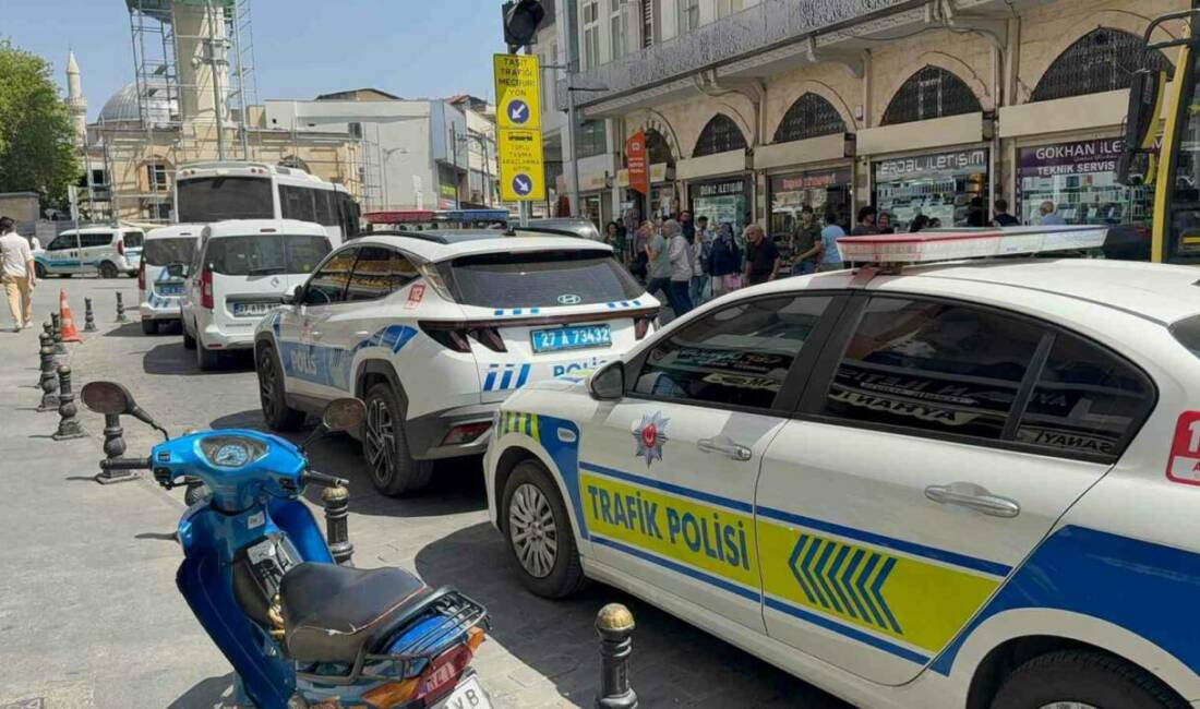 Gaziantep'te cep telefonu kaçakçılarına yönelik geniş kapsamlı bir operasyon gerçekleştirildi.