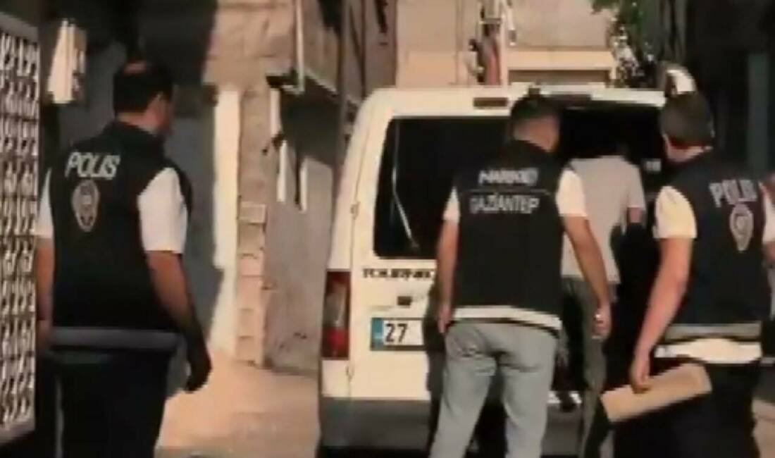 Gaziantep'te uyuşturucu madde tacirlerine yönelik yapılan operasyonda 11 kişi, toplam
