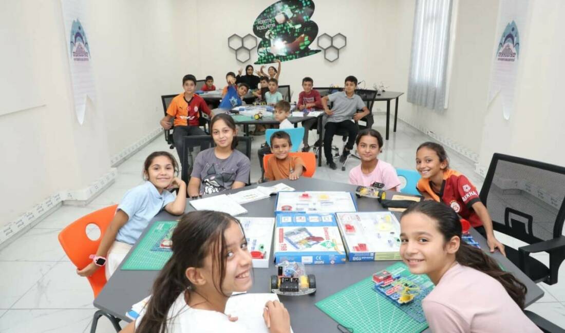 Eyyübiye Belediye Başkanı Mehmet Kuş, Süleymanşah Gençlik Merkezi'ni ziyaret ederek