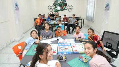 Eyyübiye Belediye Başkanı Mehmet Kuş, Süleymanşah Gençlik Merkezi'ni ziyaret ederek