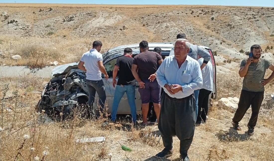 Adıyaman'ın Kuyulu Köyü yakınlarında meydana gelen trafik kazasında, sürücüsünün direksiyon