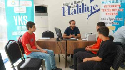 Şanlıurfa'nın Haliliye Belediyesi, öğrencilere tercih aşamasında destek olmak için tercih