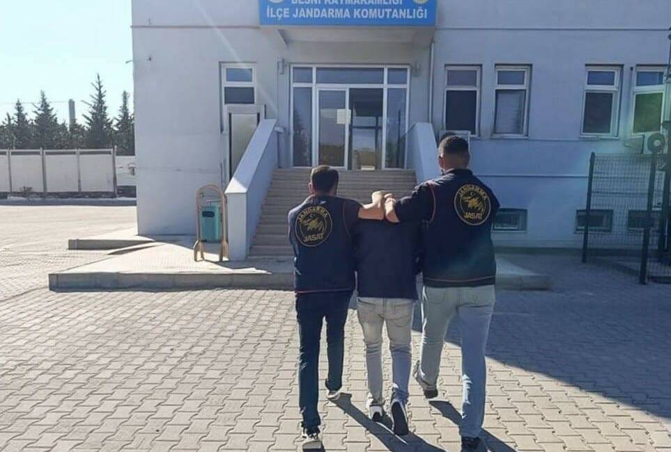 Hapis cezası bulunan şahıs jandarma tarafından yakalandı Adıyaman İl Jandarma Komutanlığı ekipleri aranan bir şahsı yakalayarak cezaevine