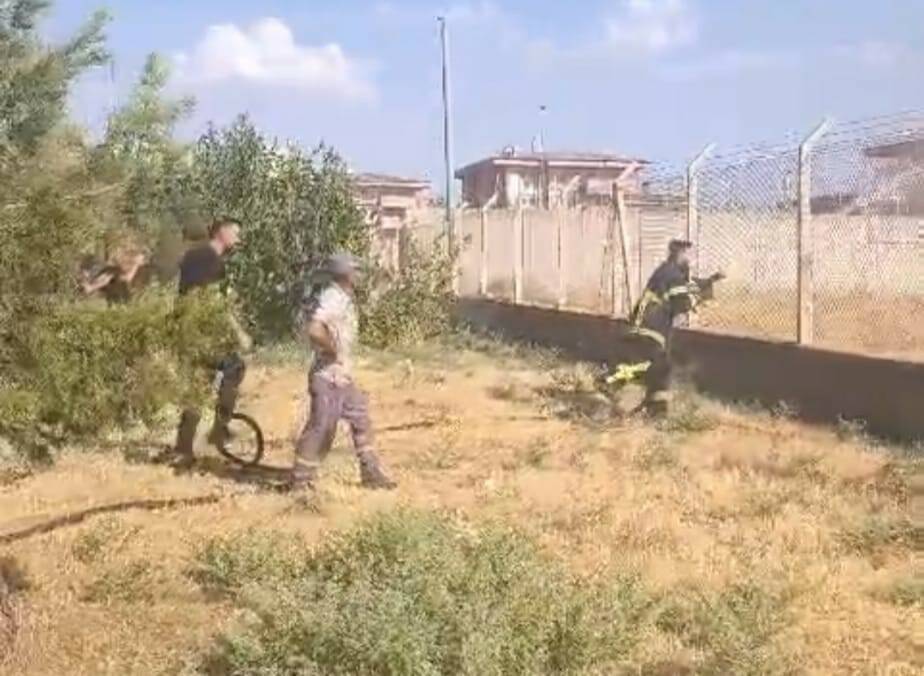 Şırnak Şerafettin Elçi Havalimanı'nda çıkan anız yangını, ARFF ekipleri tarafından