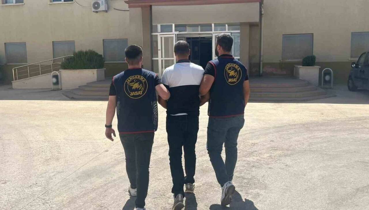Gaziantep'te hırsızlık suçundan aranan ve 15 yıl kesinleşmiş hapis cezası