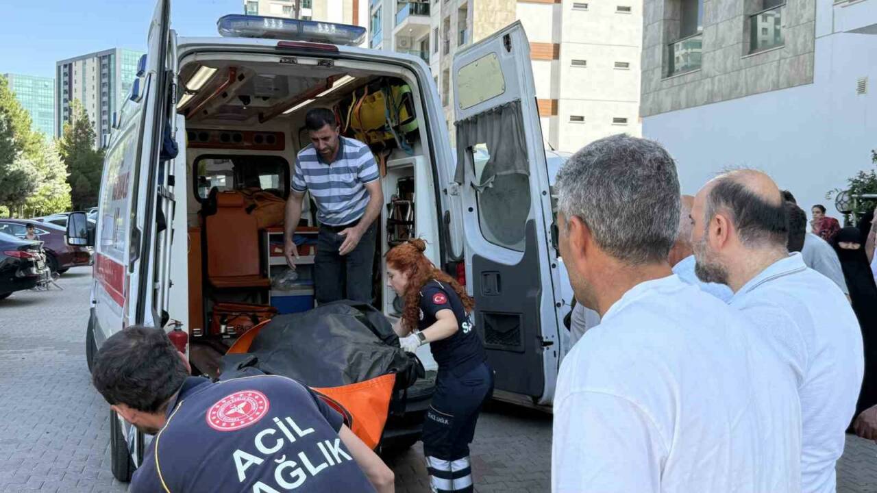Diyarbakır'ın Kayapınar ilçesinde, iki hafta önce işe başlayan bir bina