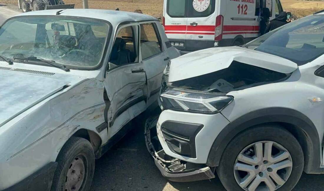 Adıyaman'da meydana gelen kazada iki otomobil çarpıştı ve 5 kişi