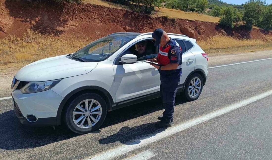 Adıyaman’ın Gölbaşı ilçesinde Belören Jandarma Karakolu Komutanlığı ekipleri Gaziantep karayolunda