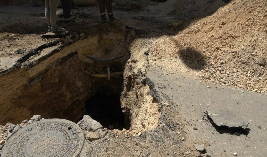 Kilis'te Altınüzüm Mahallesi'nde yapılan altyapı çalışmaları sırasında meydana gelen gaz