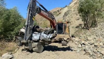 Adıyaman'ın Sincik ilçesinde meydana gelen trafik kazasında, otomobil yolun dışına
