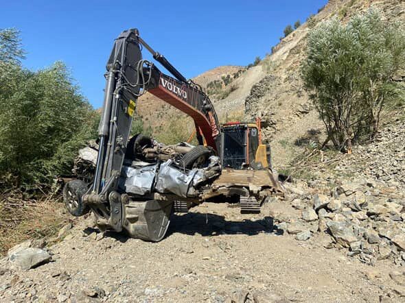 Adıyaman'ın Sincik ilçesinde meydana gelen trafik kazasında, otomobil yolun dışına