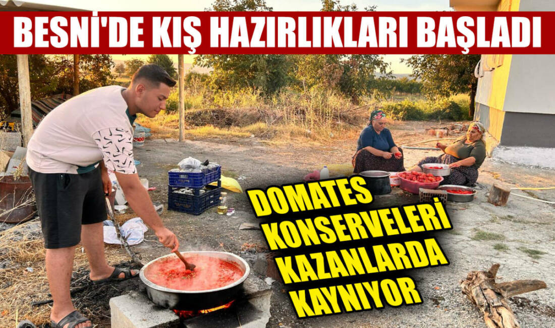 Besni’nin Çakırhüyük beldesinde, geleneksel kış hazırlıkları tüm hızıyla sürüyor. Mahalle