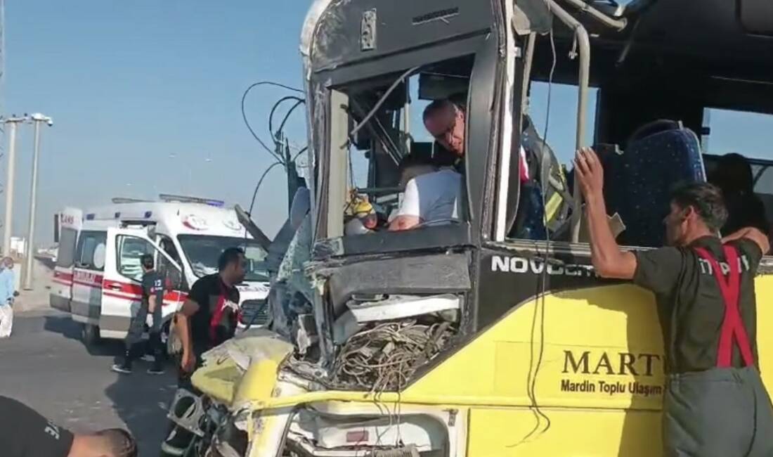 Mardin'in Kızıltepe ilçesinde halk otobüsü ile tırın çarpışması sonucu 1