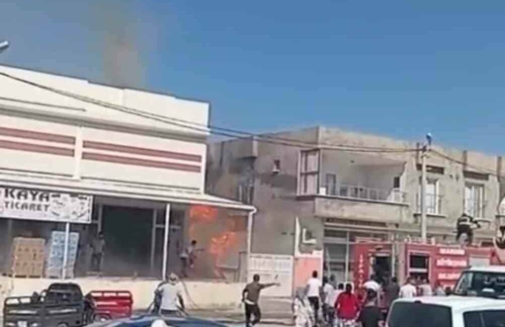 Mardin'in Nusaybin ilçesinde meydana gelen yangın, kısa sürede büyük bir