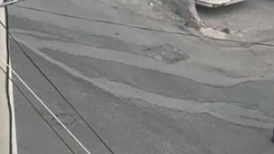 Mardin'in Midyat ilçesinde park halindeki bir otomobilde çıkan yangın, vatandaşların