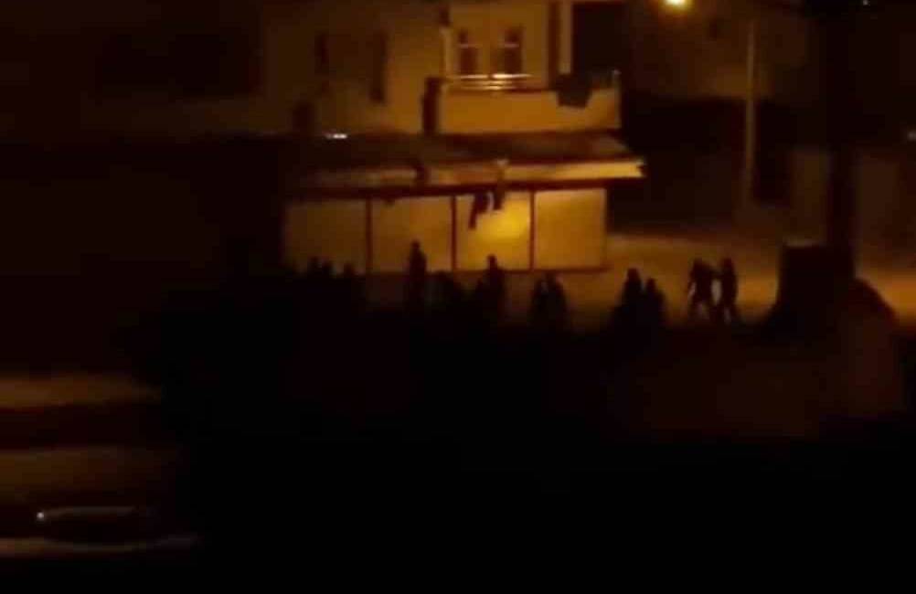 Mardin'in Kızıltepe ilçesinde aralarında husumet bulunan iki grup arasında taşlı