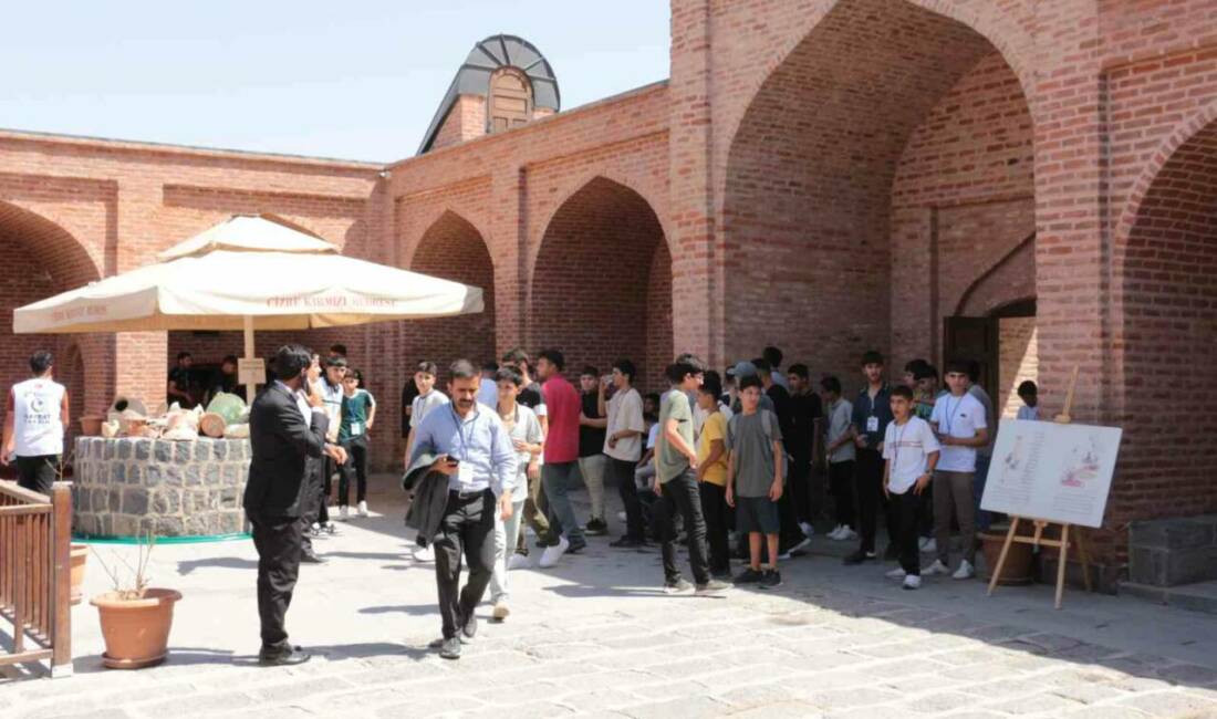 Milli Eğitim Bakanlığı'nın "Maziden Atiye Şırnak" programı Cizre'de başladı. Programa