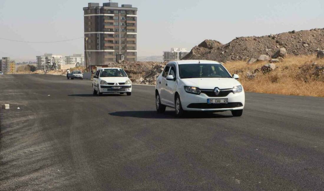 Şanlıurfa Büyükşehir Belediyesi, Mehmetçik Mahallesi'nde 8003'üncü sokağı sıcak asfaltla buluşturarak