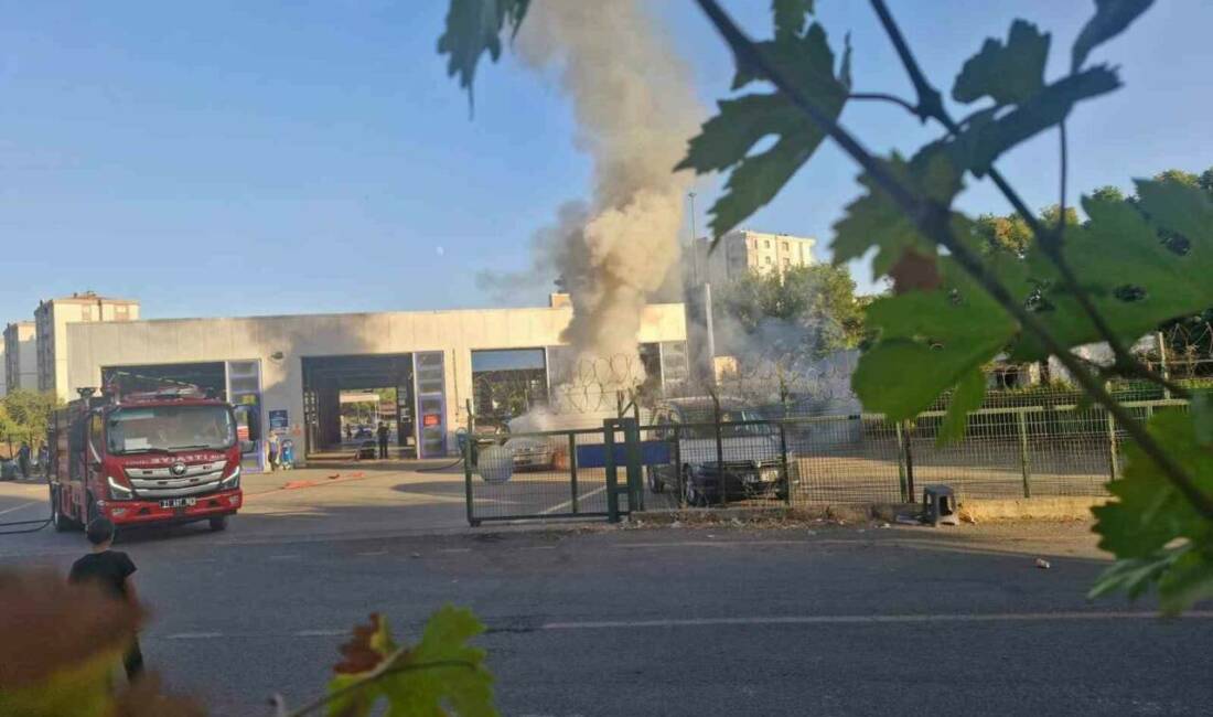 Diyarbakır'ın Bağlar ilçesinde bir sürücü, muayeneden geçmeyen otomobilini yaktı. Olayın