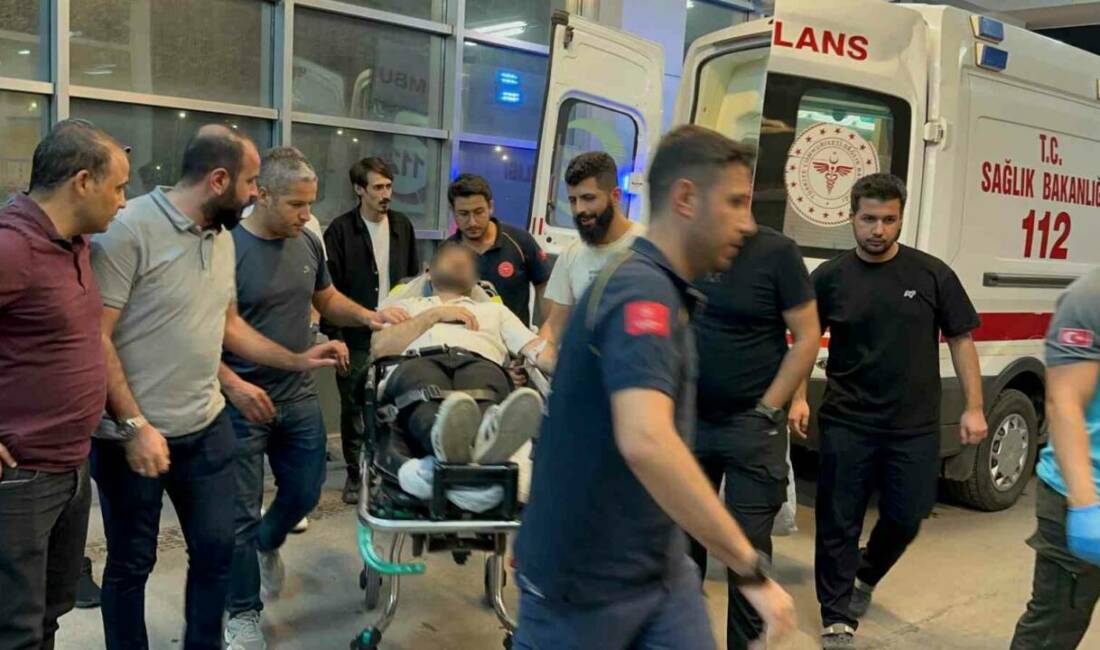 Kahta ilçesinde polis ekibi aracıyla otomobilin çarpışması sonucu meydana gelen