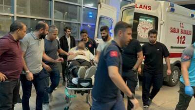 Kahta ilçesinde polis ekibi aracıyla otomobilin çarpışması sonucu meydana gelen