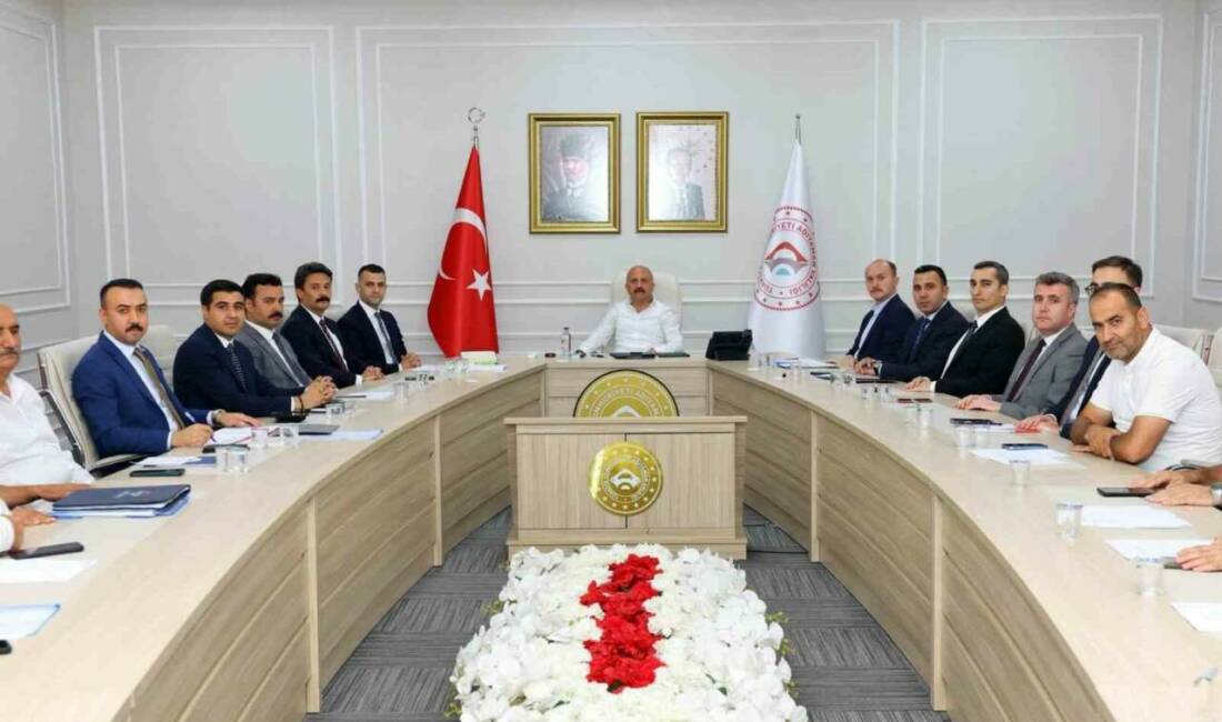 Orta hasarlı yapılar için değerlendirme toplantısı yapıldı Adıyaman Valisi Osman Varol başkanlığında yapılan toplantıda, 6 Şubat 2023