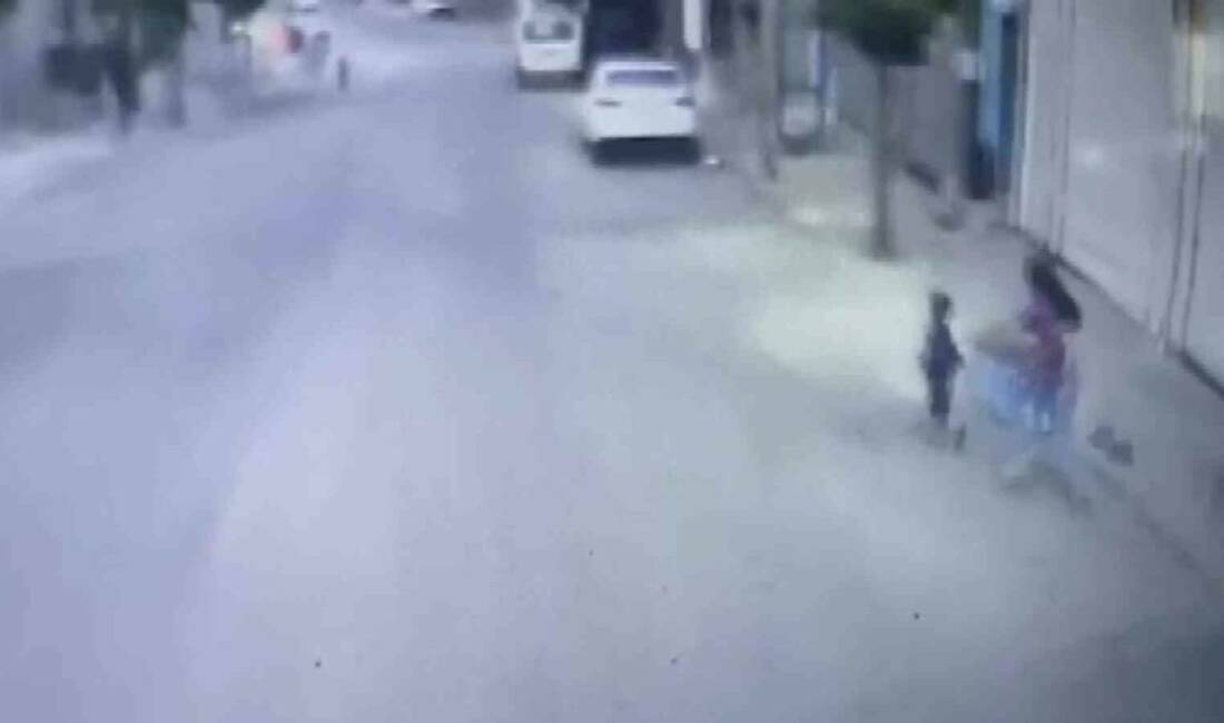 Otobüsün altında kalan 3 yaşındaki çocuk hayatını kaybetti Gaziantep'te 3 yaşındaki bir çocuk, ablasının elini bırakarak karşıya geçmeye