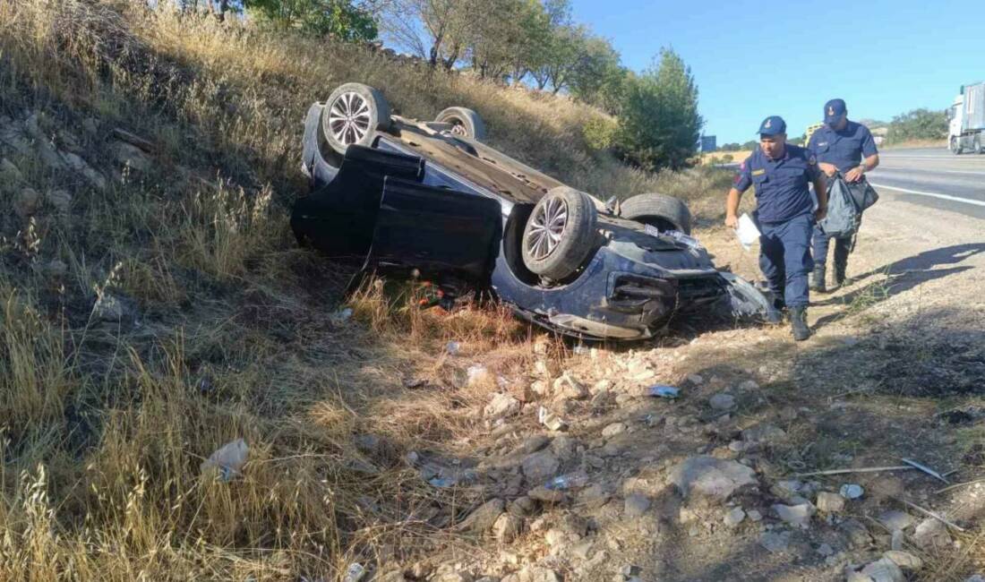 Adıyaman’ın Gölbaşı ilçesinde meydana gelen trafik kazasında otomobil takla attı