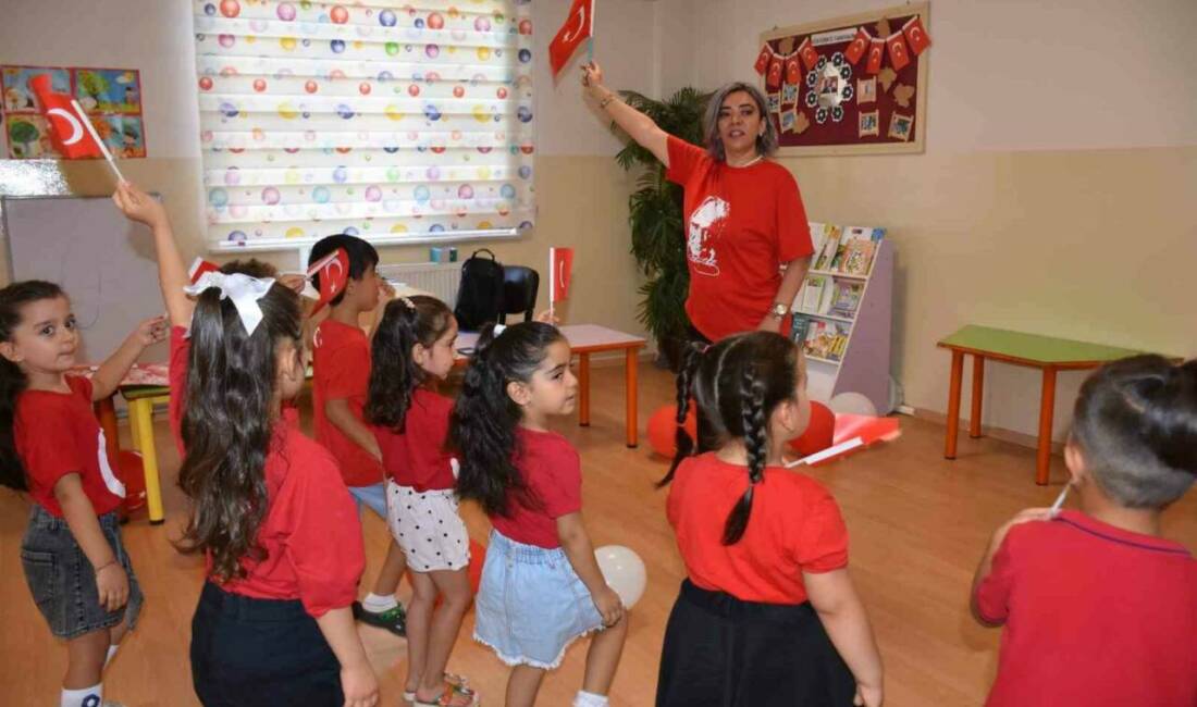 Binevler Sosyal Tesisi'ndeki Anaokulu öğrencileri, 30 Ağustos Zafer Bayramı'nı coşkuyla