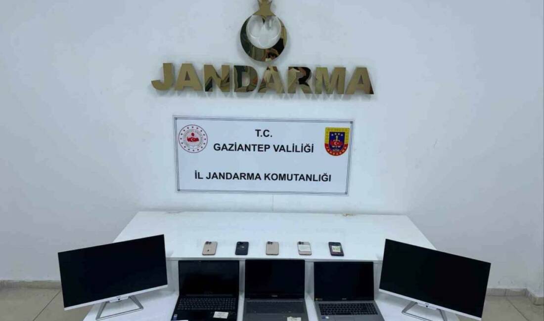 Gaziantep'te tur araçlarının ruhsatlarını değiştirerek araçları 10 yaşından küçük gösteren