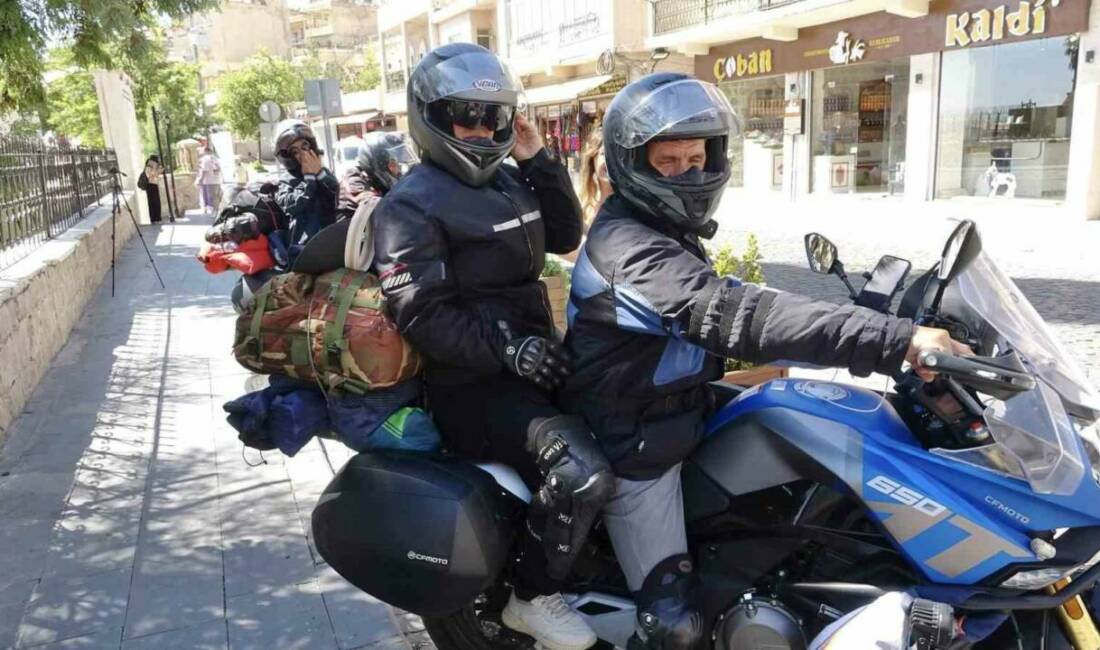 Sakarya’dan motosikletle yola çıkan iki arkadaş, eşleriyle birlikte Doğu ve