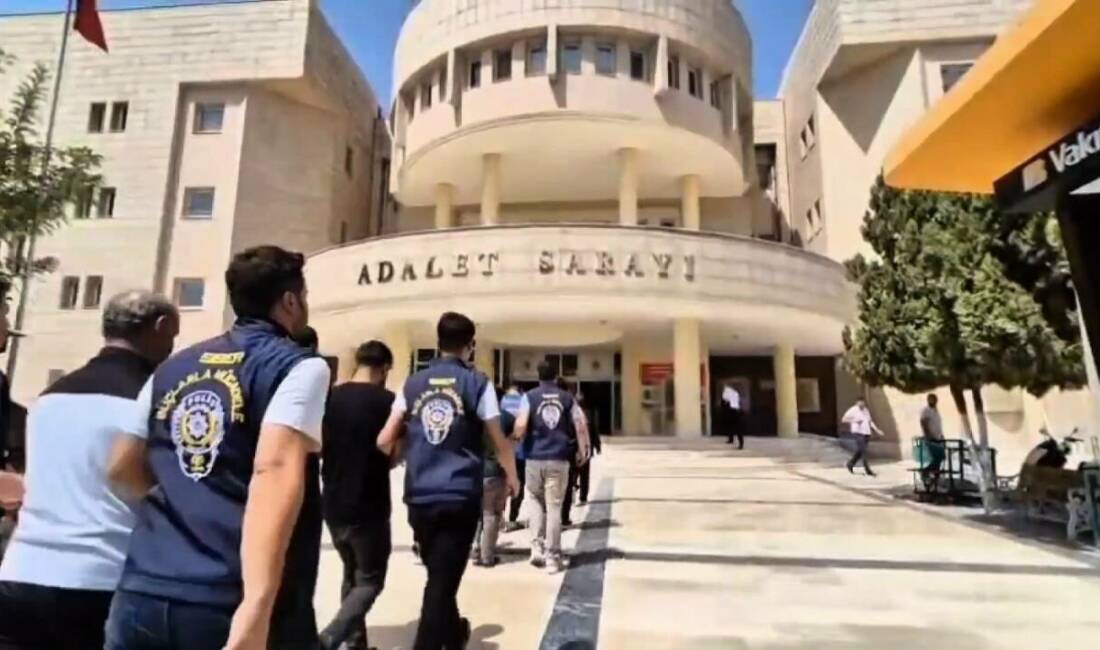 Çocukların dijital ortamda korunmasına yönelik operasyon: 3 tutuklama Şanlıurfa'da çocukların dijital ortamda korunmasına yönelik düzenlenen operasyonda 7 şüpheli
