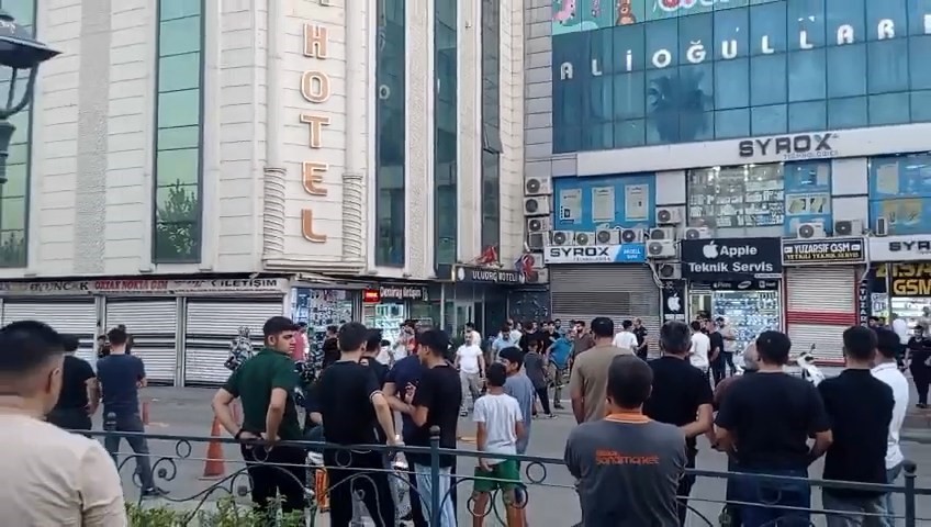 Şanlıurfa'da 5 katlı bir otele silahla ateş açıldı ve polis