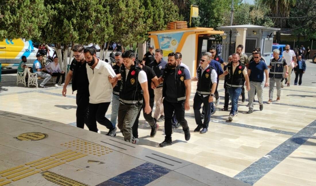 Şanlıurfa’daki otele silahlı saldırı olayında 5 tutuklama Şanlıurfa'da bir otelde meydana gelen silahlı saldırıya karışan 9 şüpheliden