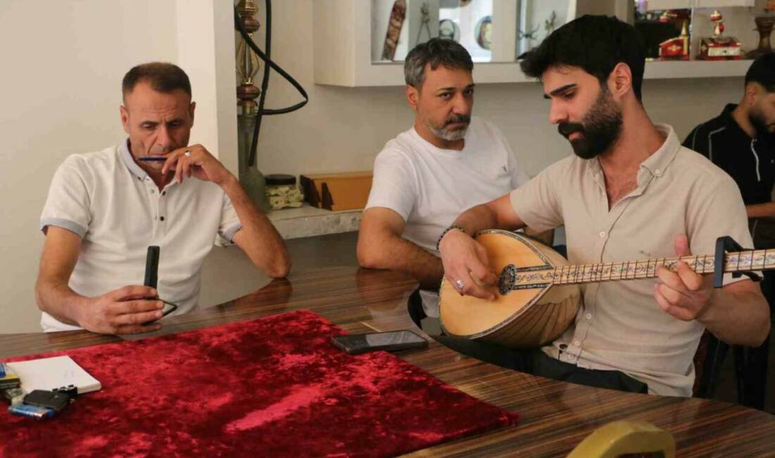 Diyarbakır'da sıcak havalardan bunalan bazı vatandaşlar klimalı ortamları tercih ederken,