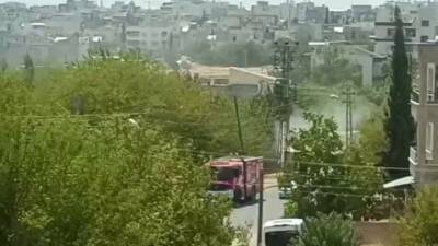 Adıyaman'ın Yeşilyurt Mahallesi'nde sıcak havaların etkisiyle bir elektrik trafosu alev