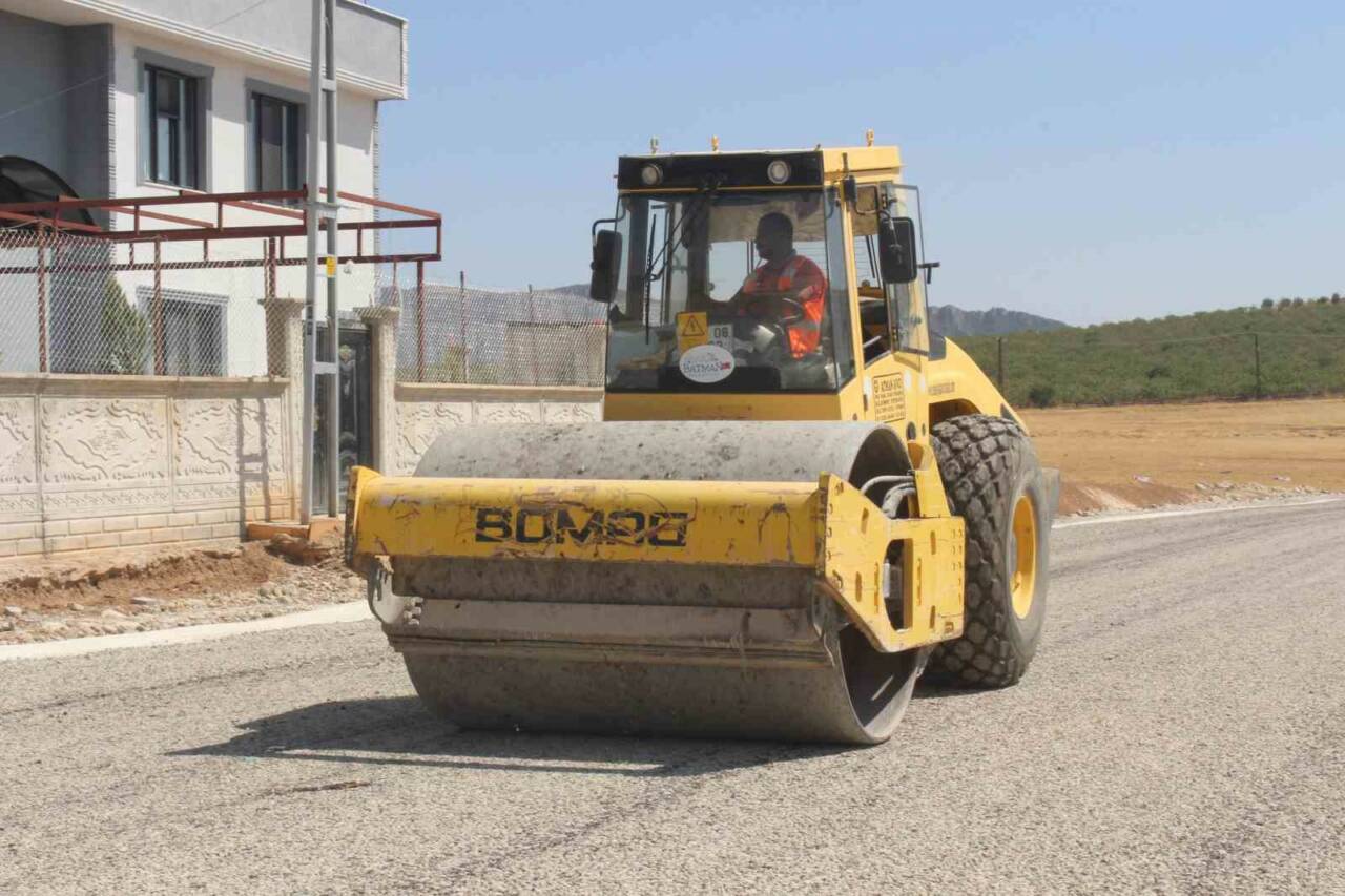 Siirt Valisi Kemal Kızılkaya, mahalle toplantıları düzenleyerek vatandaşlarla buluşuyor. Altyapı,
