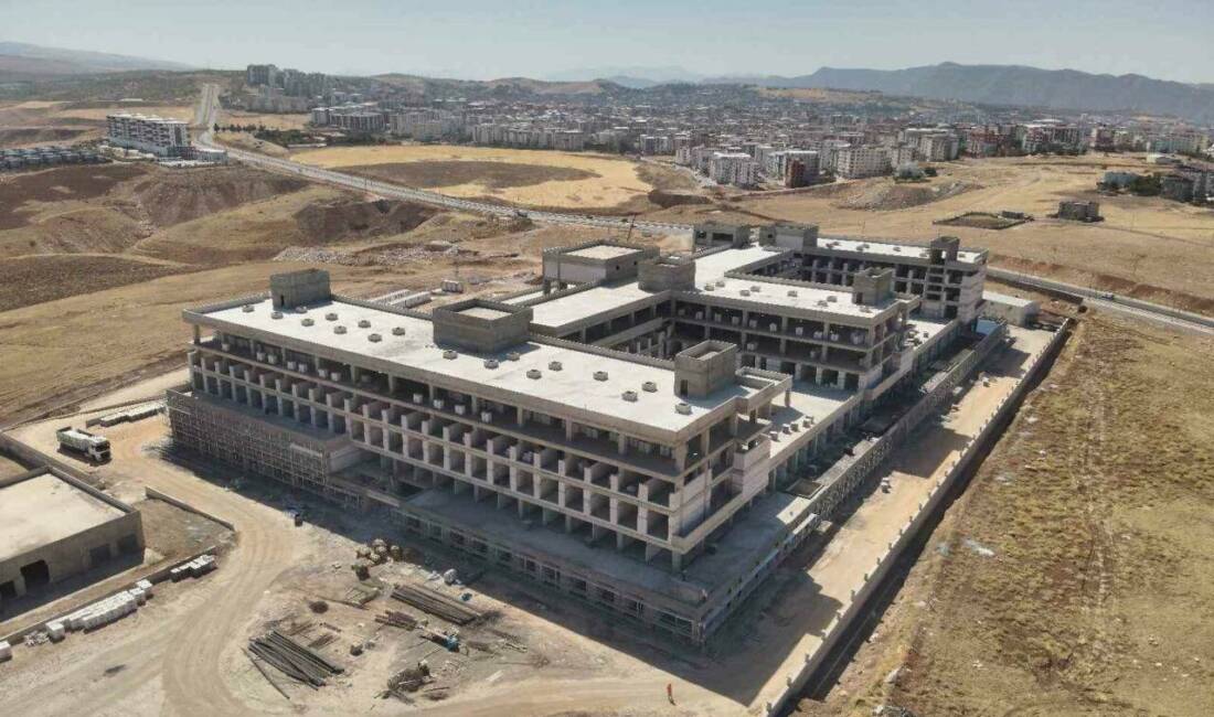 Siirt'te inşaatı devam eden 400 yataklı Eğitim ve Araştırma Hastanesi'nin